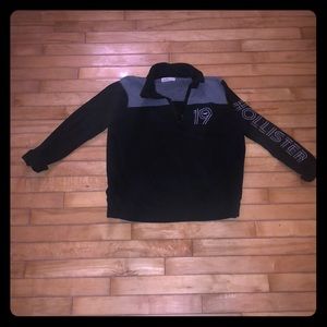 holister sweater selling for 15-10$ s:L fits:s-xs